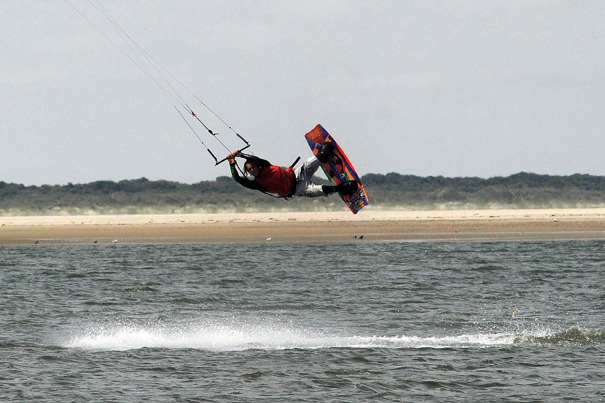 Kitesurfer im Nationalpark Niedersächsisches Wattenmeer © Eilert Voss